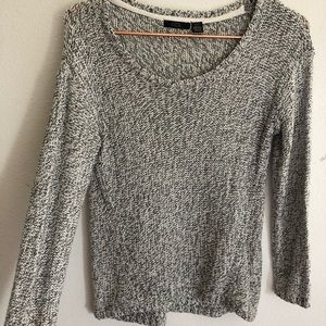 Black and white sweater in great condition